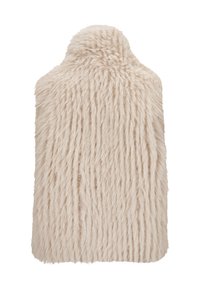 Faux-Fell-Cape in Hellbeige mit einer flauschigen, strukturierten Oberfläche. Verfügt über einen runden Kragen und eine lockere, fließende Form, die unterhalb der Hüfte endet.
