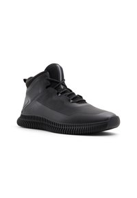 Sneaker alta nera con parte superiore in materiale sintetico testurizzato, suola in gomma con design a righe e chiusura con lacci caratterizzata da due strisce decorative.