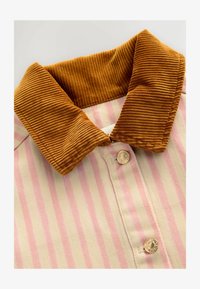 Vybrané, pink stripe