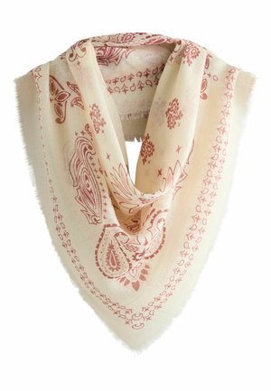 Cremefarbener Schal mit roten Paisley- und Blumenmustern, leichtem Stoff und ausgefransten Kanten, zu einem dreieckigen Überwurf gefaltet.