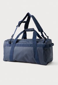 Saco de desporto azul-marinho feito de tecido durável com várias alças, correias de ombro ajustáveis e um fecho de correr lateral. Apresenta o número "55" de lado.