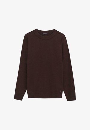 Brązowy sweter z długim rękawem wykonany z miękkiego materiału. Posiada prążkowany okrągły dekolt i mankiety. Zaznaczony małym logo na dolnym brzegu.