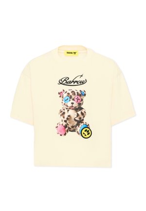 Kremowy t-shirt z krótkim rękawem z grafiką misia w panterkę z kolorowymi oczkami z guzików i słowem "Barrow" nad nim.