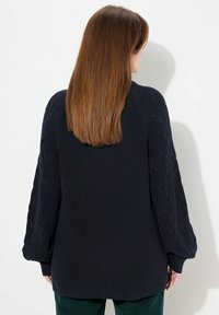 Ulla Popken CABLE TURTLENECK - Strickpullover - navy blue