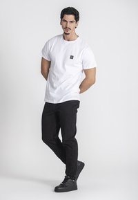 Gianni Kavanagh CUT TEE - Tričko s potlačou - white