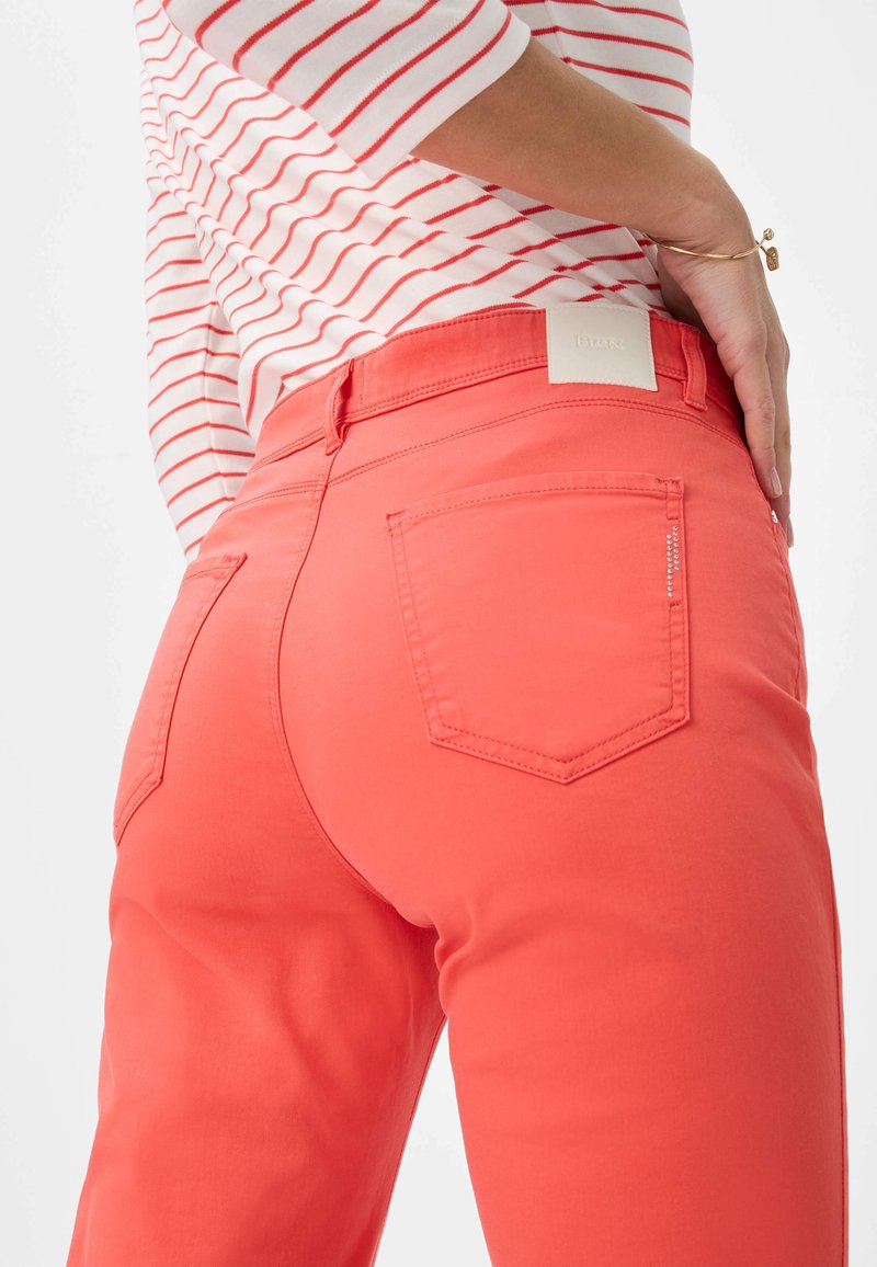 Brax Broek in effen design, model 'CAROLA' in lichtgrijs online kopen | P&C