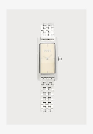 Silberne rechteckige Armbanduhr mit verbundenem Metallarmband und cremefarbenem Zifferblatt, das die Zeit 10:10 zeigt, Markenname BOSS auf dem Zifferblatt.