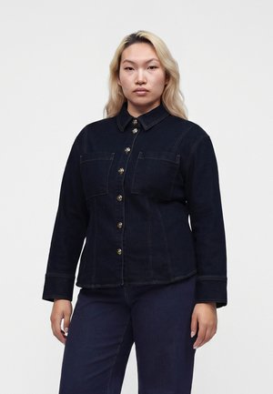 ONLY Carmakoma, CARBELINDA L/S FITTED DNM SHIRT MAE645 - Дънково яке - dark blue