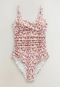 Maillot de bain une pièce avec un imprimé floral rouge et blanc, texture froncée, bretelles ajustables et emmanchure modérée.