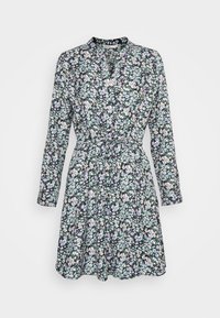 Robe noire à manches longues avec petit imprimé floral blanc, lavande et vert, taille cintrée et col en V.