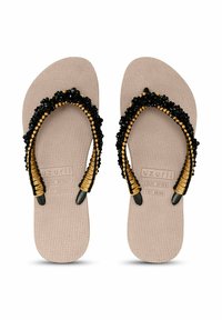 Klapki z teksturowaną beżową podeszwą, czarnymi i złotymi koralikowymi paskami oraz czarnymi akcentami z metalu. Wykonane z materiału gumowanego.