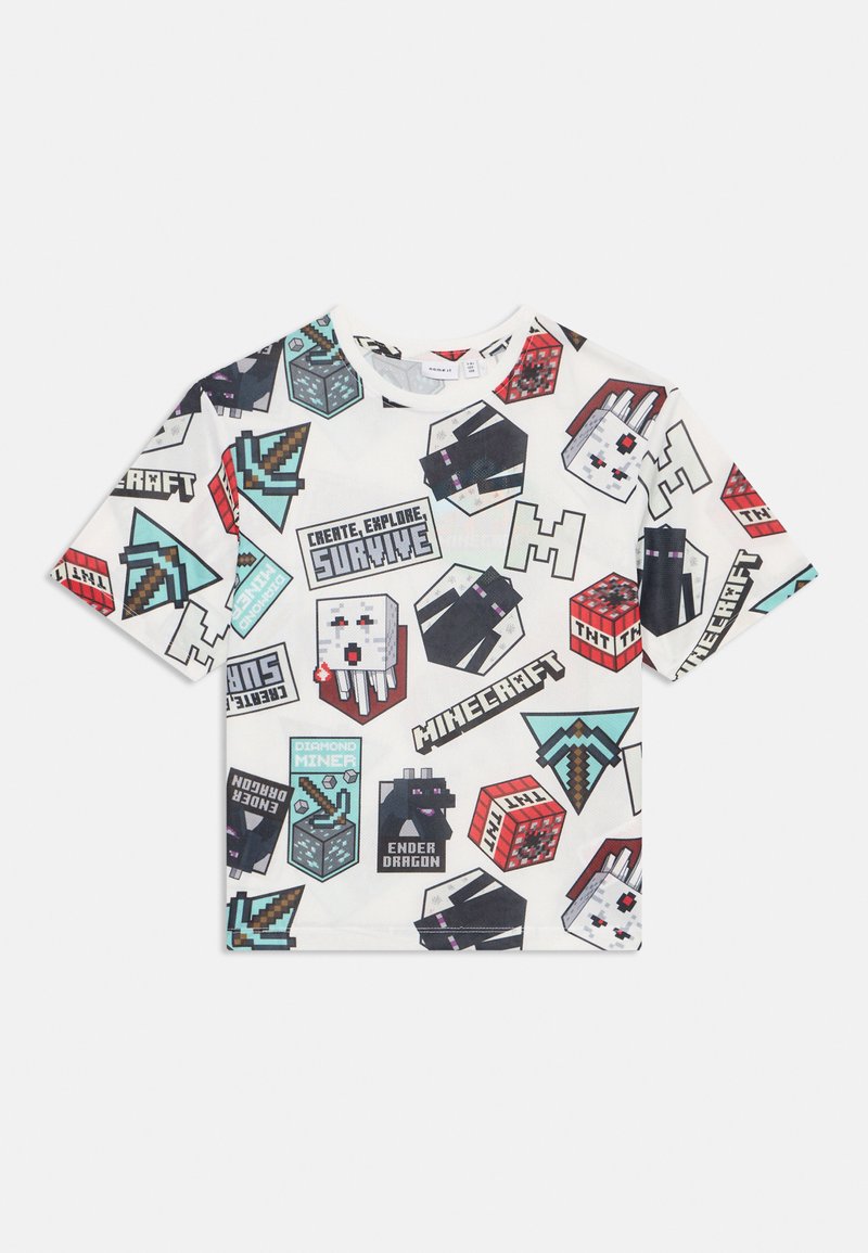Weißes T-Shirt mit kurzen Ärmeln, das verschiedene bunte Minecraft-Grafiken und -Symbole zeigt, einschließlich Blöcken und Charakteren, in einem pixelierten Design.