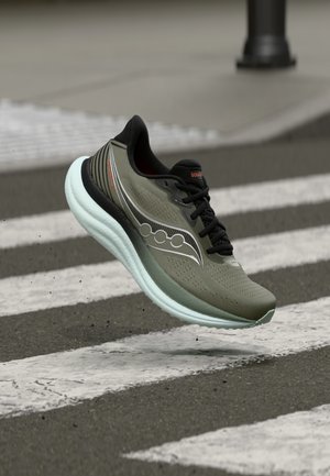 TRIUMPH 23 - Chaussures de running sur route - laurel/black