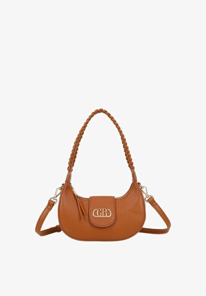 Sac à main en cuir marron en forme de croissant avec poignée supérieure tressée, bandoulière amovible et logo doré "CGR" sur le rabat avant.