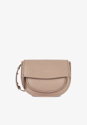 Borsa a tracolla in pelle color beige, con pattina ripiegabile, forma curva, texture liscia e dettaglio logo in tonalità argento. Inclusa una tracolla regolabile.