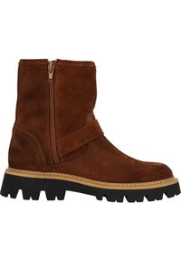 Stivale alla caviglia in suede marrone con zip laterale, dotato di una striscia in Velcro, suola in gomma nera robusta e cuciture beige a contrasto.