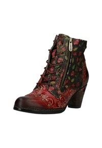 Stivaletto alla caviglia rosso e con motivo, con tomaia in tessuto floreale, sistema di allacciatura frontale, zip laterale e tacco spesso. Presenta cuciture decorative e rifiniture.