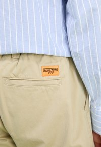 Service Works DRILL WAITER PANT UNISEX - Παντελόνι - khaki