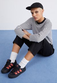 Santa Cruz NOLAN CARPENTER PANT - Džínsy s rovným strihom - black