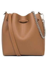 Sac seau en simili cuir marron avec une anse en chaîne, texture lisse, large ouverture et une petite poche extérieure.