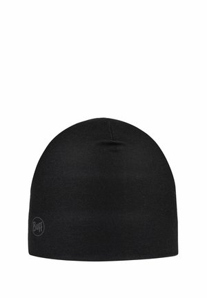Gorro negro de punto, hecho de una tela suave y elástica. Presenta una textura lisa con un detalle de costura menor y un logotipo sutil en el lado.