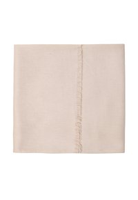 Beige Stoffserviette mit fransigem Rand, zeigt eine glatte Textur und rechteckige Form, ohne Muster.