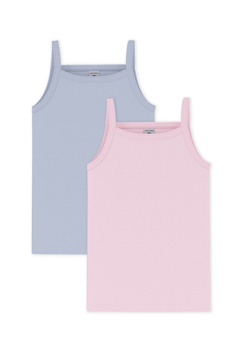 Δύο αμάνικα τοπ, ένα ανοιχτό μπλε και ένα ανοιχτό ροζ, φτιαγμένα από μαλακό ύφασμα με στενές τιράντες και κυματιστή διακόσμηση στο λαιμό.