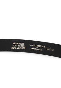 Zwarte leren riemsectie met gouden tekst die zegt "Vera Pelle Echt Leder Real Leather," "Lancaster Paris," "Made in Italy," en maat "100/115."