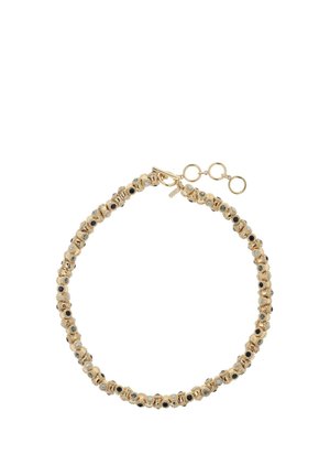 Armband in goudkleur met afwisselend ronde kralen versierd met kristallen en zwarte stenen, bevestigd met een kreeftsluiting met verlenging.