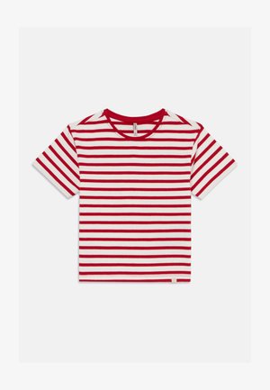 T-shirt rayé rouge et blanc avec un col rond et des manches courtes, fabriqué en tissu coton doux. Étiquette dans le coin inférieur droit.