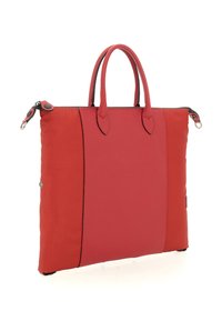 Borsa tote in pelle rossa con pannelli lisci e testurizzati, dotata di due manici superiori e chiusura con cerniera. Dettagli in metallo rosso e nero.