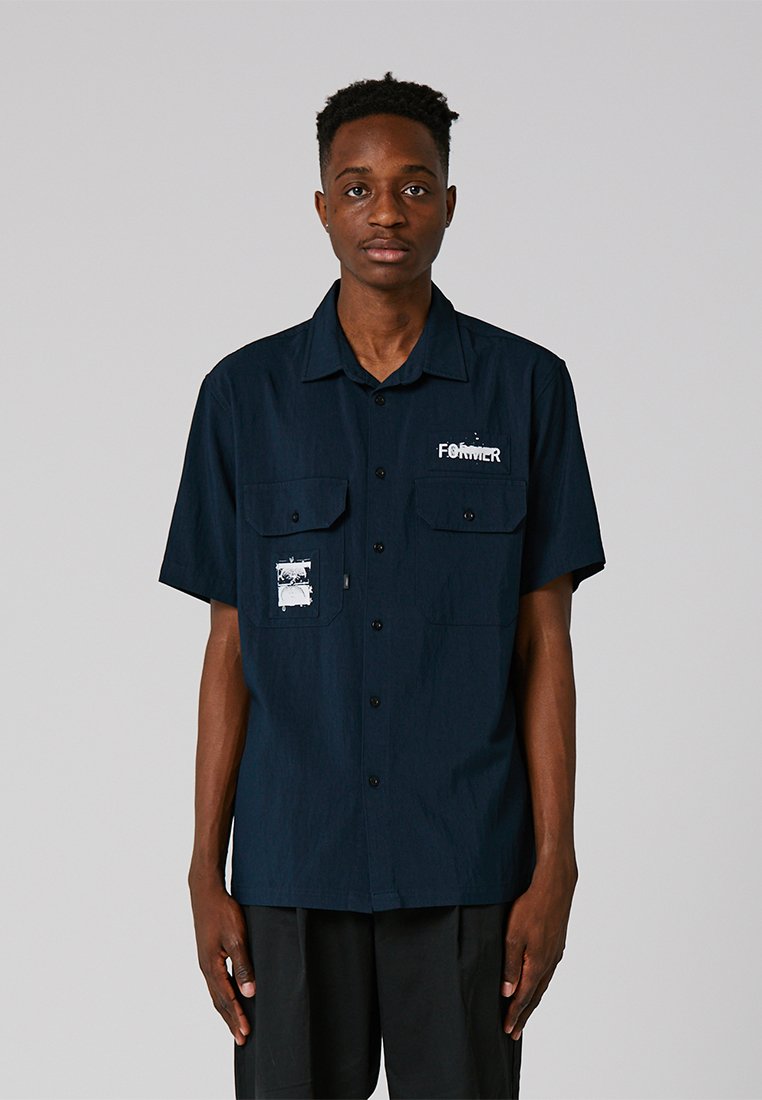 Former SCRATCHED WORK - Button down-skjorte - cadet