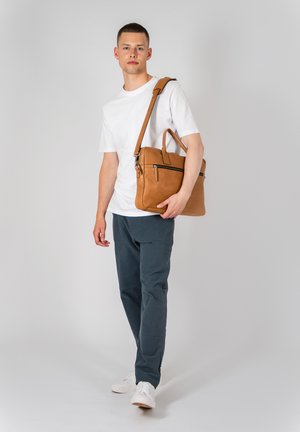 ROOM 15" - Briefcase - light cognac