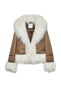 Brun cropped jakke i ruskind med hvid imiteret pelskrave og manchetter, udstyret med to sidelommer og en glat tekstur.