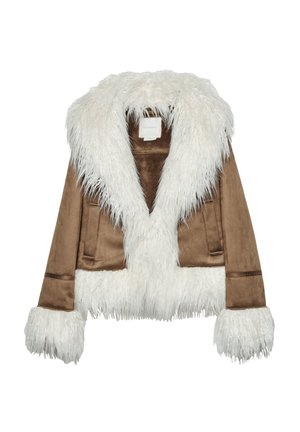 Giacca corta in pelle scamosciata marrone con colletto e polsini in pelliccia sintetica bianca, dotata di due tasche laterali e una texture liscia.
