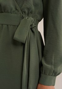 Thumbnail Image 4
