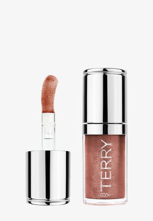 Glanzende lipglossfles met zilverkleurige dop en licht gebogen applicator, met glinsterende roségouden kleur erin.