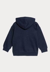 Felpa blu navy in morbido misto cotone, caratterizzata da un ampio cappuccio, maniche lunghe, polsini a coste e una vestibilità comoda.