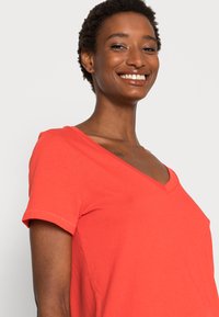 GAP T-shirt básica - new coral