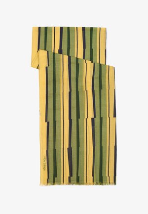 Żółty szalik z pionowymi, nieregularnymi zielonymi i czarnymi paskami oraz frędzlami na krawędziach, złożony na białym tle.