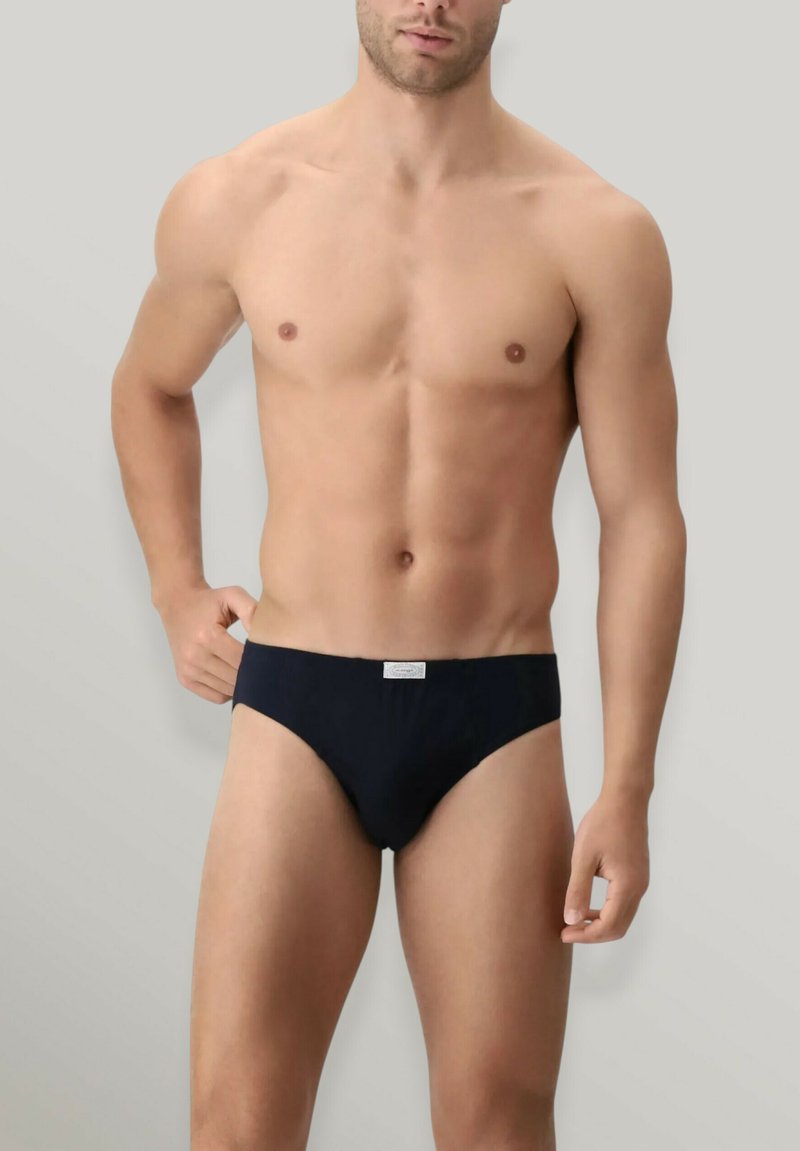 Slip blu navy realizzato in tessuto liscio, con una scollatura bassa, un cinturino ampio e un'etichetta con logo al centro anteriore.