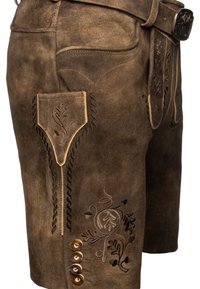 Hnědé kožené šortky s jemnou květinovou výšivkou, pletenými detaily a čtyřmi velkými knoflíky. Hladká textura, přizpůsobený střih.