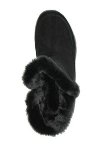 Bota de ante negro con forro de piel sintética en el cuello. Superficie lisa, puntera redondeada y suela plana texturizada para tracción.