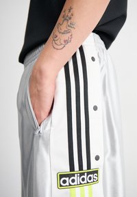 adidas Originals MEGABREAK - Pantaloni sportivi - grey