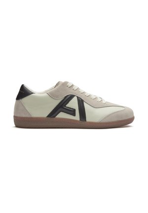 Trainers - beige white