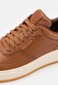 Cole Haan GRANDPRO CROSSOVER - Sneakers basse - british tan/ivory