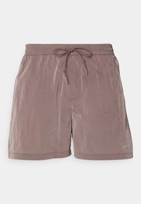 Pantalones cortos en un color malva suave, hechos de tela ligera, con una cinturilla elástica y cordón, además de bolsillos laterales.