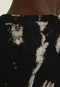 CHASIN' VULCAN - Bluză de molton - black