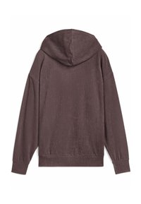 Bluza z kapturem w prążkowanym ciemnofioletowym materiale, z długimi rękawami i dopasowanym dolnym wykończeniem. Tekstura jest miękka z delikatnymi pionowymi paskami.