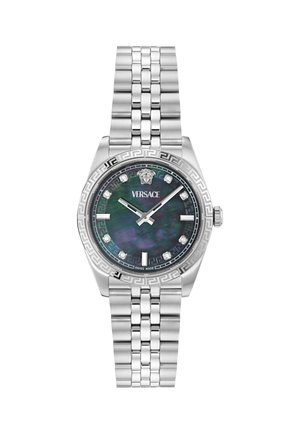 Srebrny metalowy zegarek Versace z czarną tarczą z masy perłowej, diamentowymi indeksami godzin, logo Meduzy na godzinie 12 oraz bransoletą z ogniw.